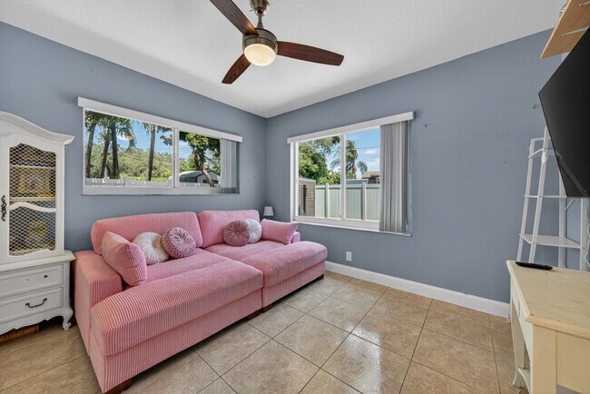 Building Photo - 211 S 57th Way
