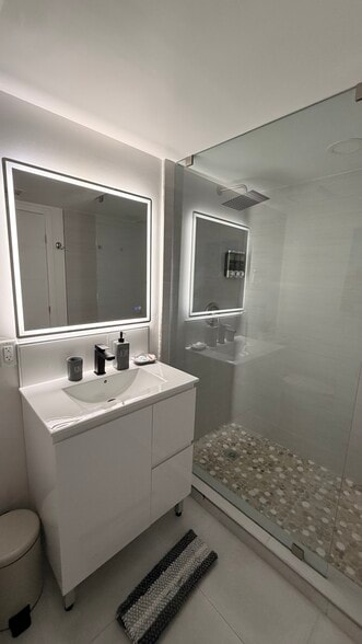 Building Photo - 7550 S Waterway Dr