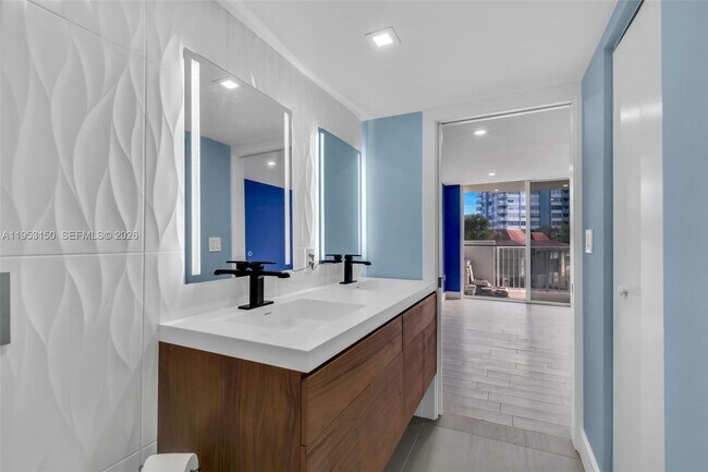 Building Photo - 1200 NE Miami Gardens Dr