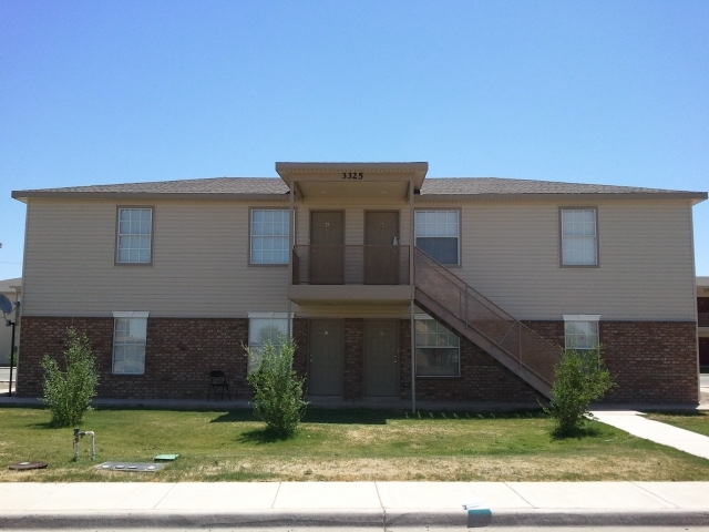 Primary Photo - Gidding Apartments