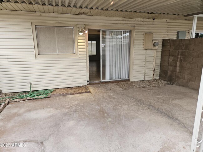 Building Photo - 6557 S La Rosa Dr