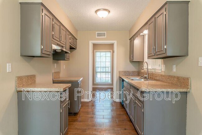 Building Photo - 4262 Sunnyslope Dr