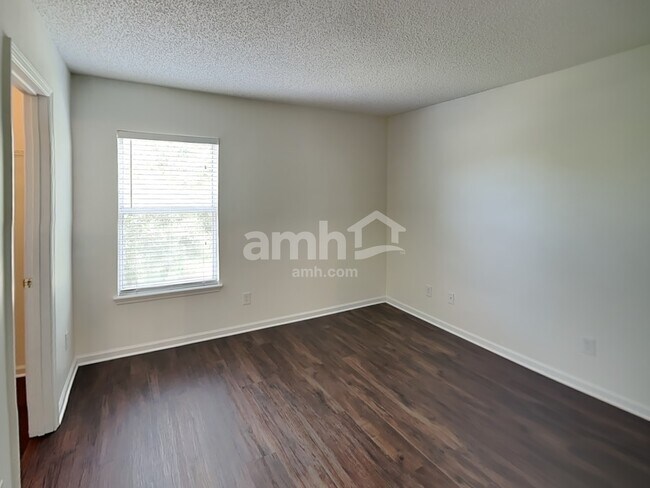 Building Photo - 41 Rose Dr