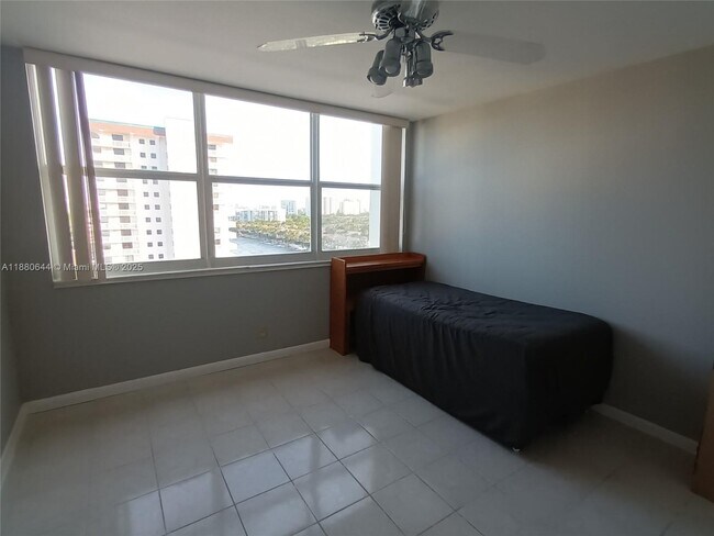 Building Photo - 1410 S Ocean Dr