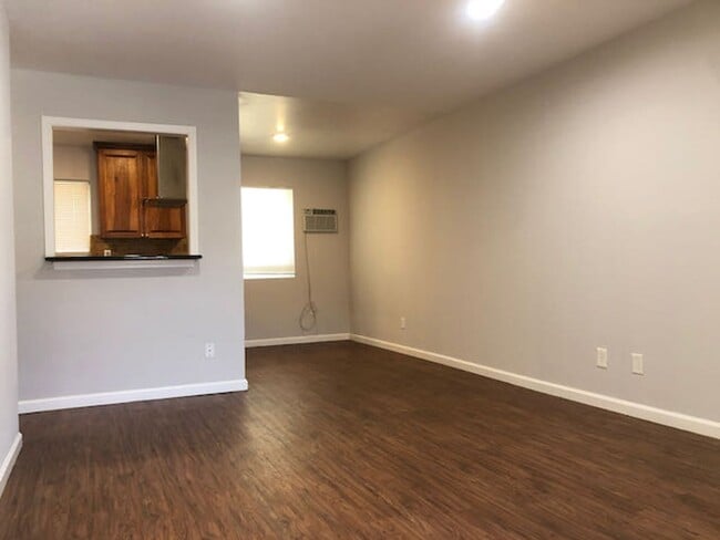 Building Photo - 1bed 1bath Apartment 1 month free with 12 month lease