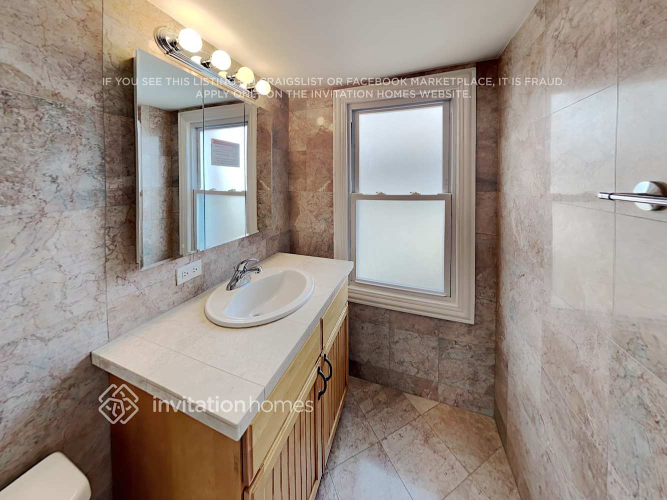 Building Photo - 2332 Leyden Ave