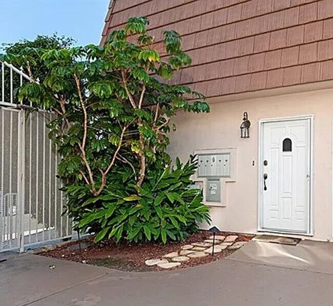 Building Photo - Your Perfect Pacific Beach Home Awaits!