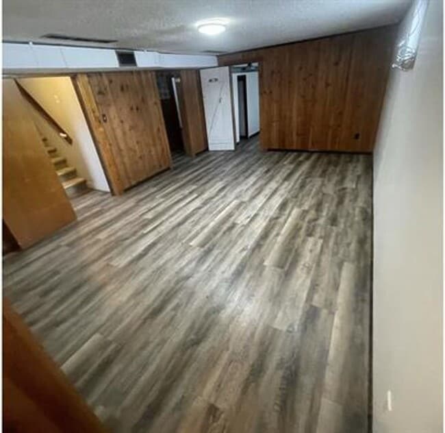 Building Photo - 4 Bed 2 Bath Split Level Home