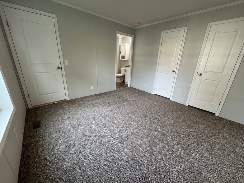 Building Photo - 2022 Marmoor Dr