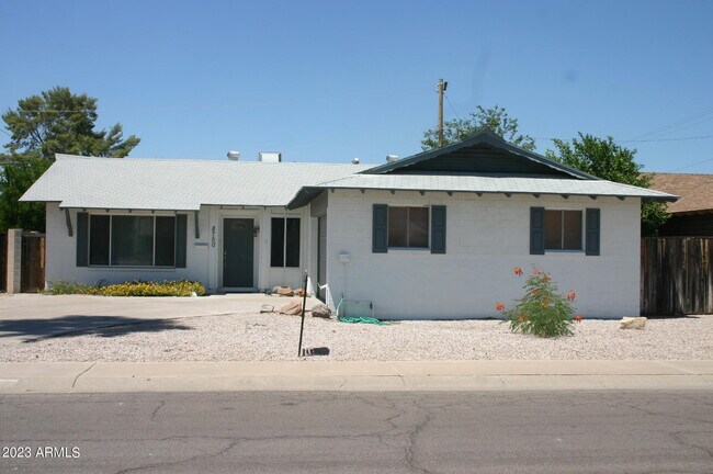Building Photo - 8750 E Plaza Ave