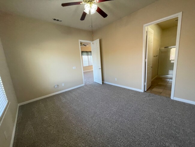 Building Photo - Apple Valley-Del Web Home, 2 Bedrooms,2 Ba...