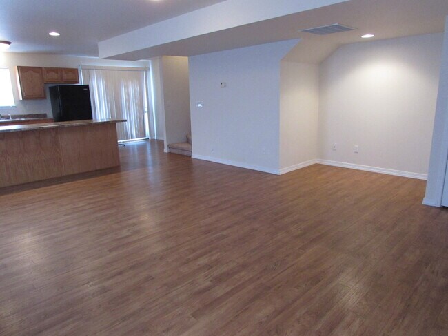 Building Photo - 6185-MF1-E1