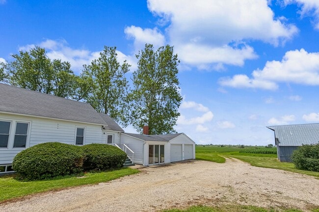 Building Photo - 3 Bedroom, 1 Bathroom Rural Home for Rent – Farmer City, IL-INTERIOR PHOTOS COMING SOON!