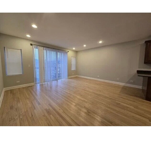 Building Photo - 3831 N Kedzie Ave