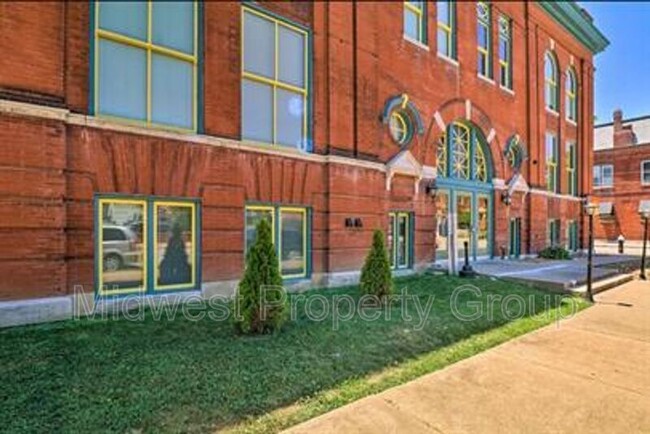 Building Photo - 4244 Chouteau Ave