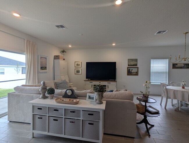 Building Photo - Beautiful newer-construction 4-bedroom, 3-bath home located in Trailhead Landing