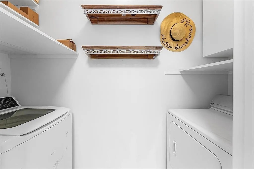 Building Photo - 20 S Lakeshore Dr