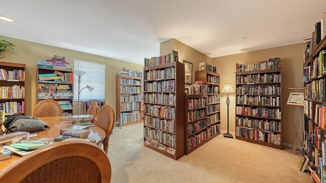 Building Photo - Annual furnished OPTIONAL 2-bed 2-bath upscale condo in the Broadway Promenade