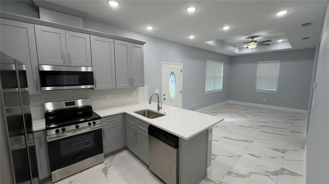 Building Photo - 708 S Thacker Ave