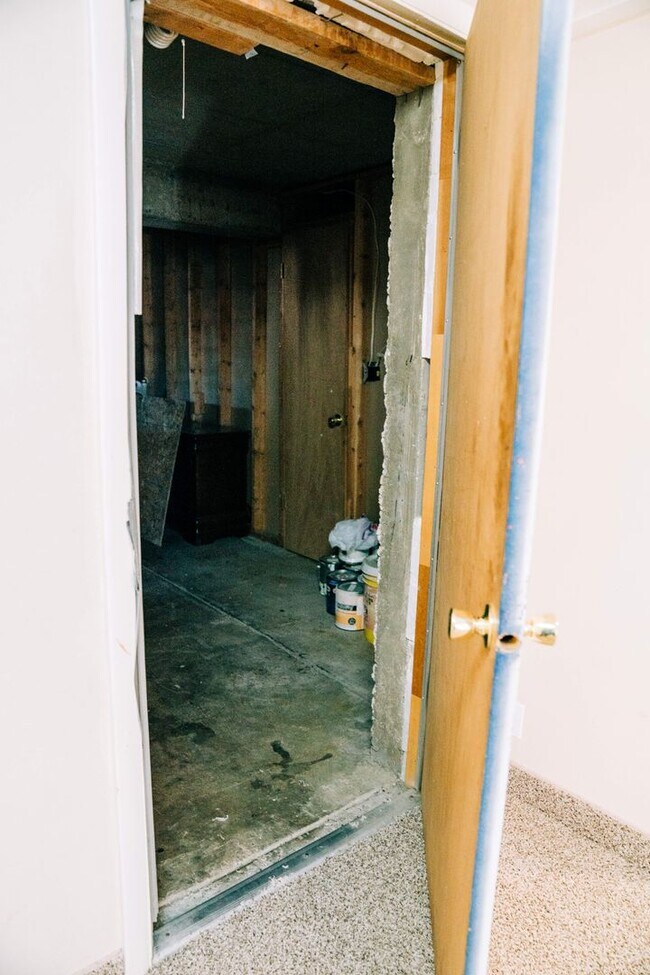 Building Photo - SMALL DOG FRIENDLY!!!  Meadow Street House