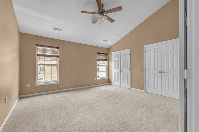 Building Photo - Dream Townhome in Kingstowne – Updated Ele...