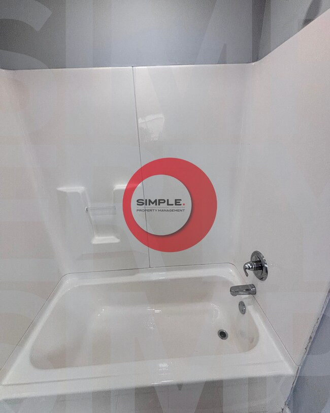 Building Photo - 113 W Elm St