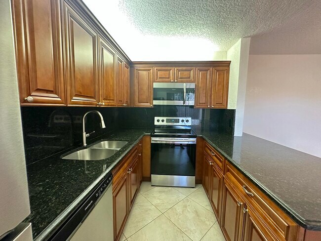 Building Photo - 63 Lake Arbor Dr