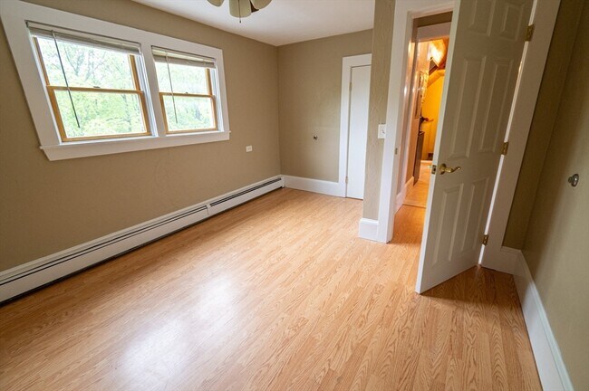 Building Photo - 132 B Cedar St