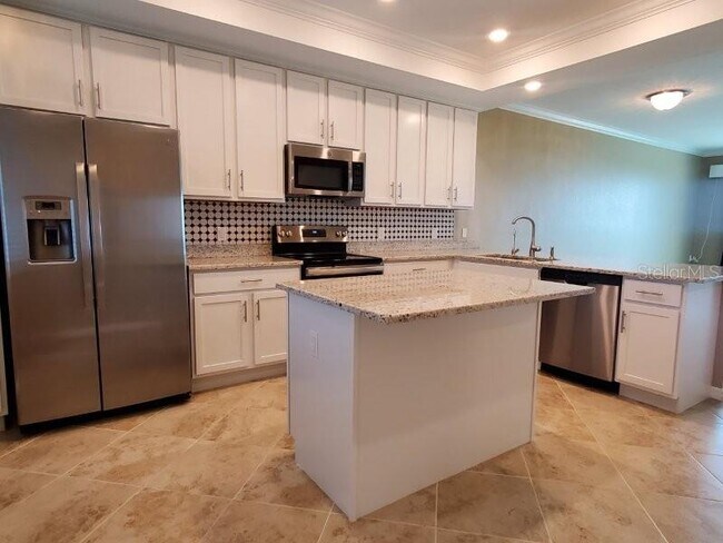Building Photo - 14071 Heritage Landing Blvd