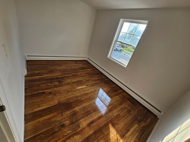 Secondary Bedroom 2 - 99 Cluff Crossing Rd