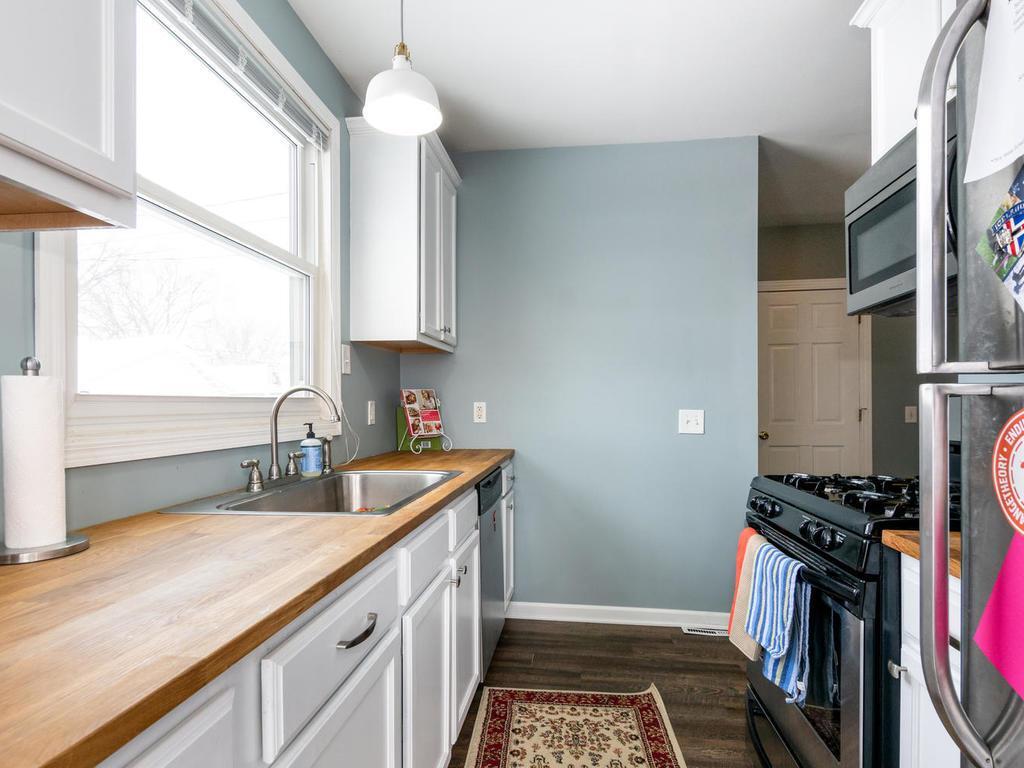 Building Photo - 726 Quincy St NE