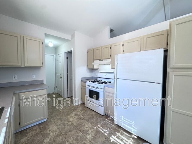 Building Photo - 173 Algansee Dr