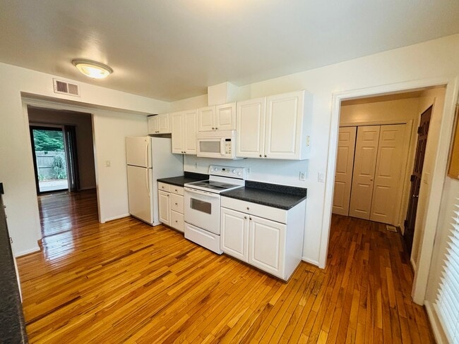 Building Photo - 103 Huntington Ln
