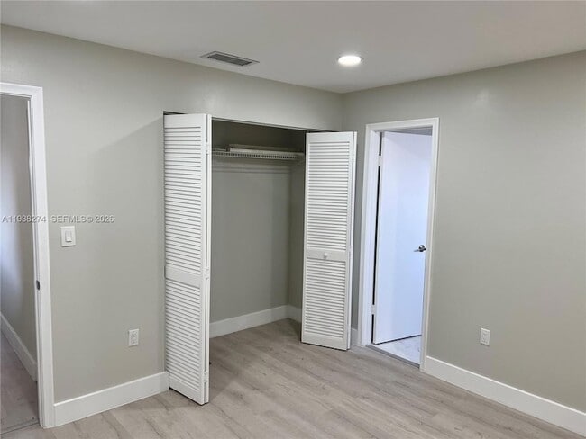 Building Photo - 1331 SW 124th Ct