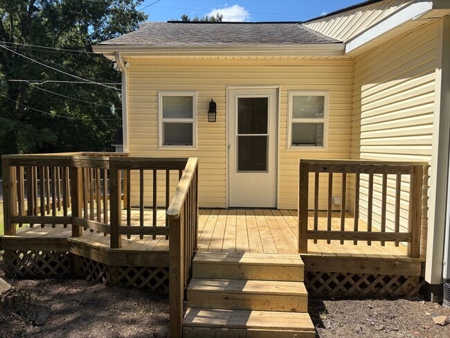 Building Photo - 3 Bedroom, 1 Bathroom House in Eden!