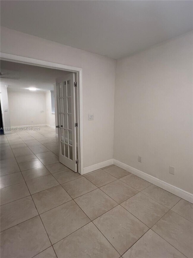 Building Photo - 2880 N Oakland Forest Dr