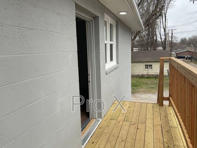 Building Photo - 304 E Park St