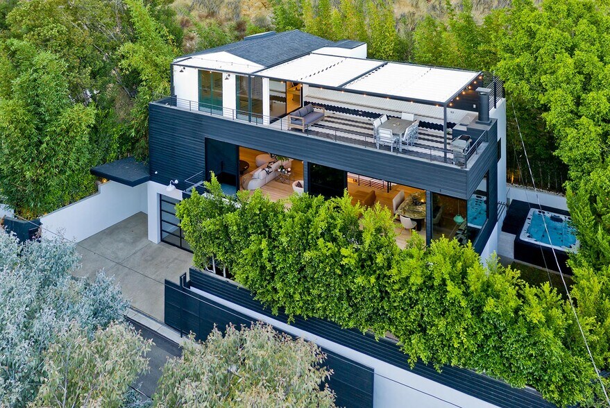 Building Photo - 2164 Sunset Plaza Dr