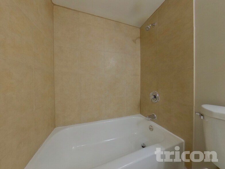 Building Photo - 1525 Guinevere Dr
