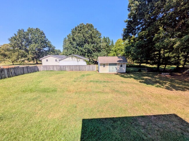 Building Photo - 1004 Renee Dr