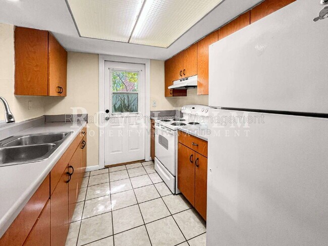 Building Photo - 3339 Edgewood Ave
