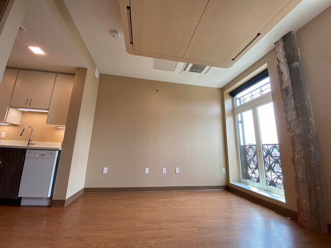 Building Photo - 83 Hanover St