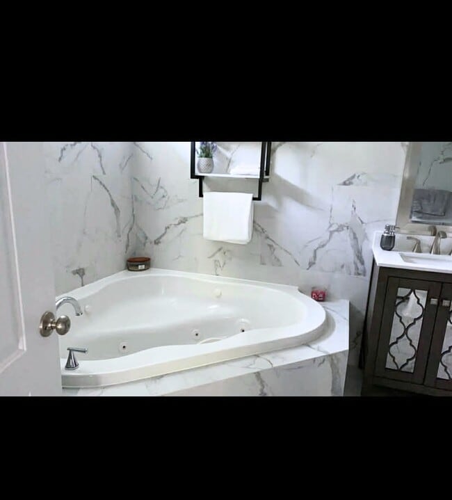 Building Photo - Charming 3-Bed, 3-Bath Two-Story Rental Home with Deck – Pets Welcome!