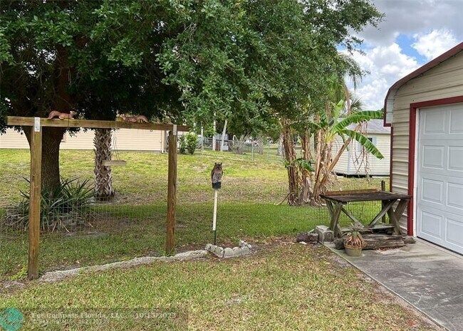 Building Photo - 1051 SW 85th Way