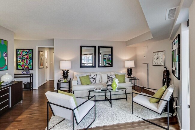 Building Photo - 2-bedroom, 1-bath condo in the sought-afte...