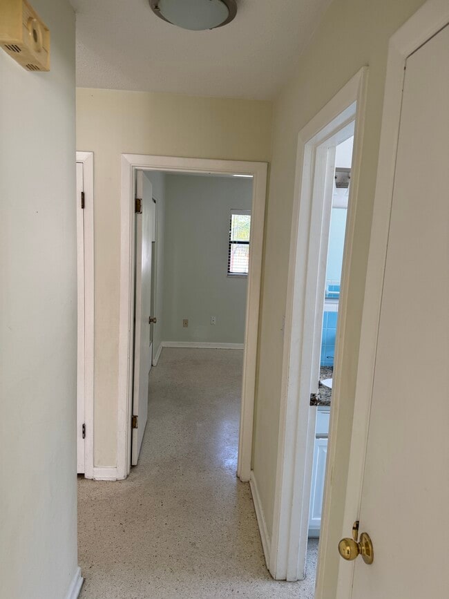 Building Photo - 515 E Miller St