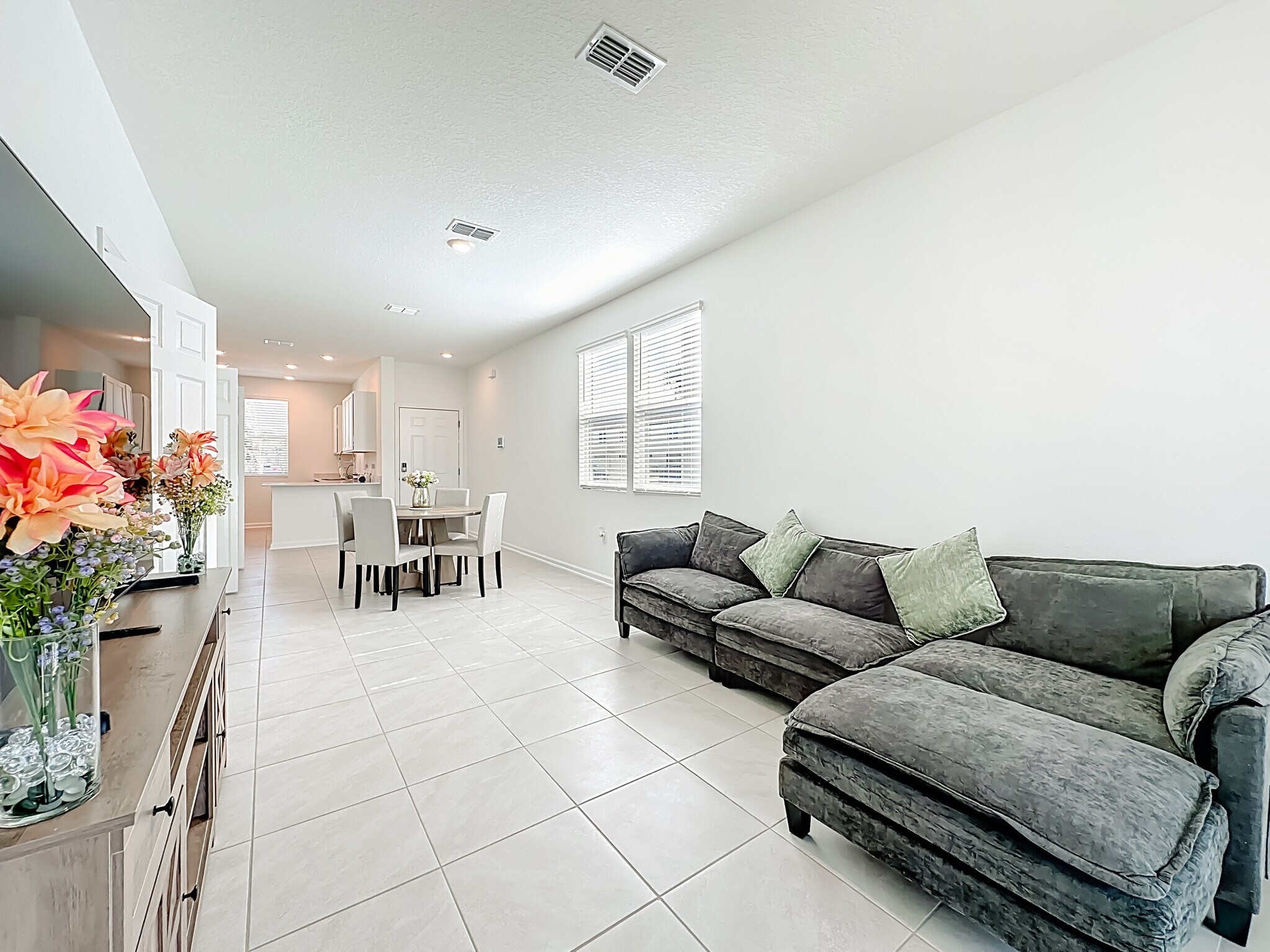 Building Photo - 53 Palmones St