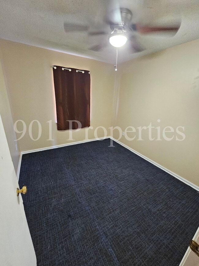 Building Photo - 9018 Moss Point Dr
