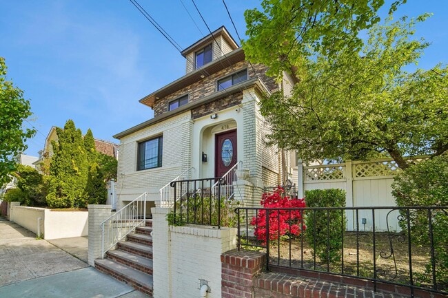 Building Photo - 416 74th St