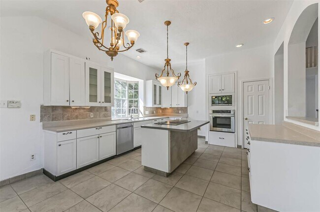 Building Photo - 15206 Evergreen Knoll Ln
